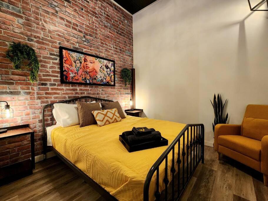 Loft Style Industriel-Centre-Ville+Parking Gratuit Ciudad de Quebec Habitación foto