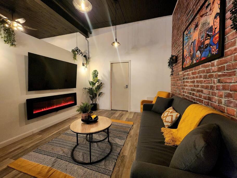 Loft Style Industriel-Centre-Ville+Parking Gratuit Ciudad de Quebec Habitación foto